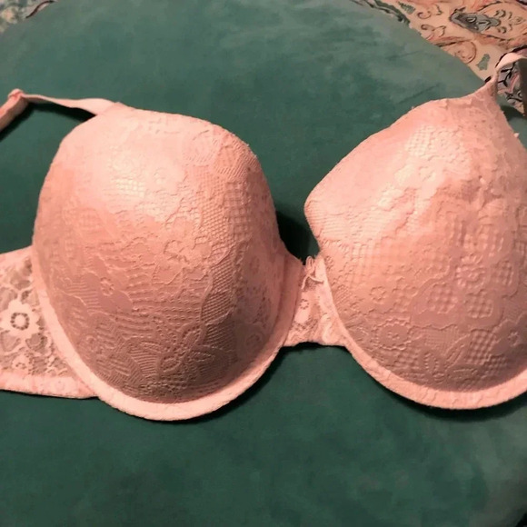 Pink bra with lace - Picture 1 of 3